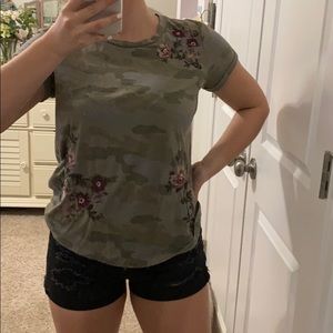 American Eagle Camo T-shirt